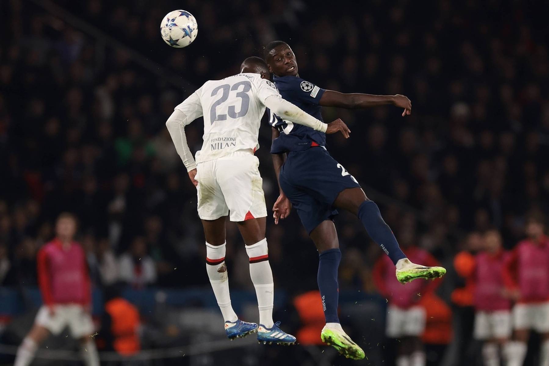 对手防线的 对手防线的